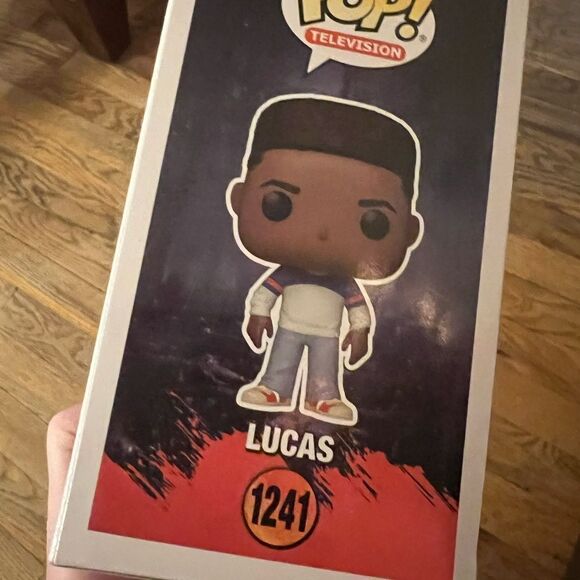 Funko Pop Stranger Thingsngs Vinyl Figure LUCAS SINCLAIR - Picture 7 of 10